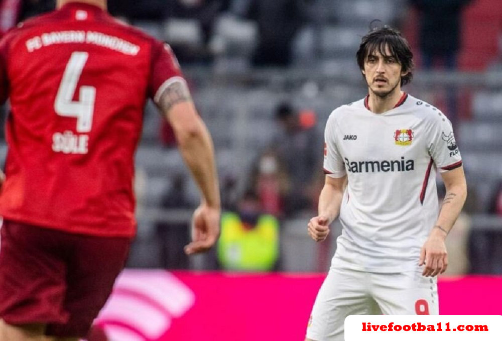 صعود بارسلونا و حذف لورکوزن در حضور آزمون