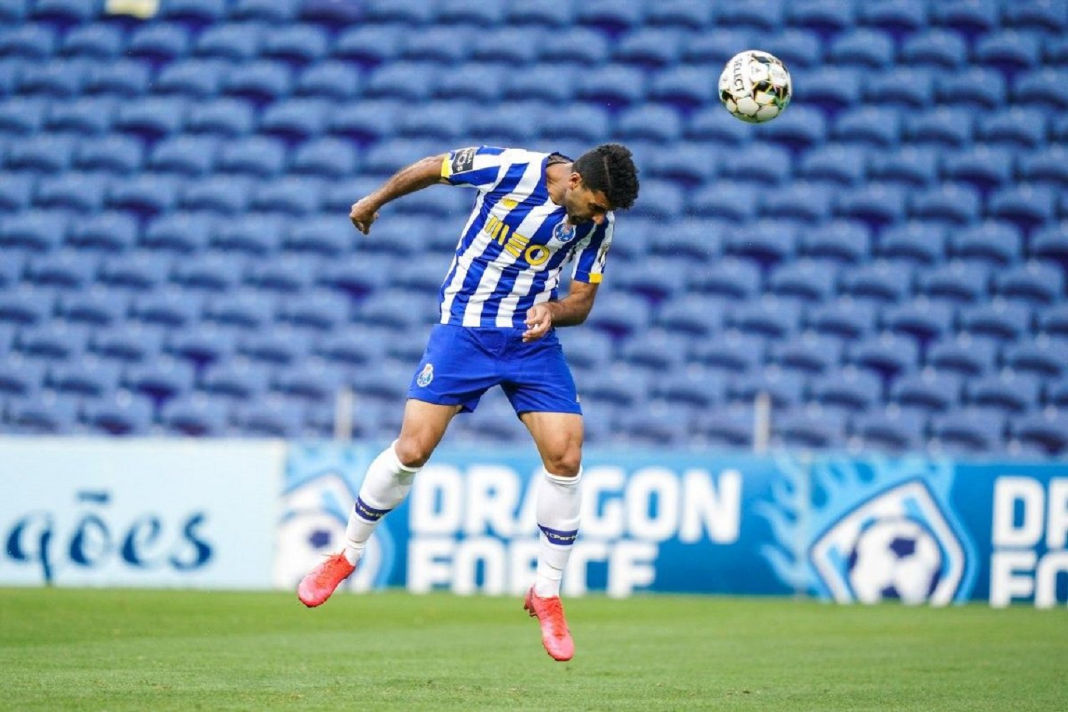 دفاع پورتویی‌ ها از اتهام تمارض به مهاجم ایرانی؛ هر کس به حرکات طارمی شک کند، بیمار است!