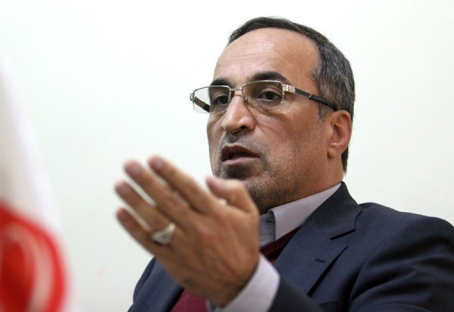 واعظ آشتیانی برای ریاست فدراسیون فوتبال ثبت‌نام کرد