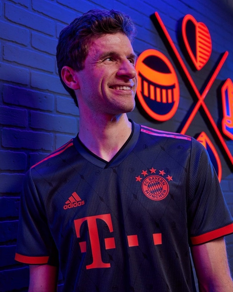 رونمایی رسمی از پیراهن سوم بایرن مونیخ + عکس