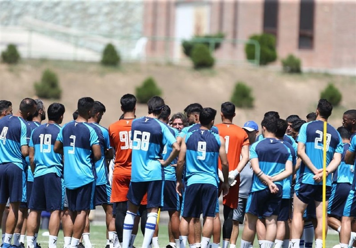 بازیکن خروجی در تمرین استقلال حضور یافت و خط خورد!/ محبی با آبی پوشان به انزلی میرود + عکس - نتایج زنده مسابقات ورزشی بازیکن خروجی در تمرین استقلال حضور یافت و خط خورد!/ محبی با آبی پوشان به انزلی میرود + عکس