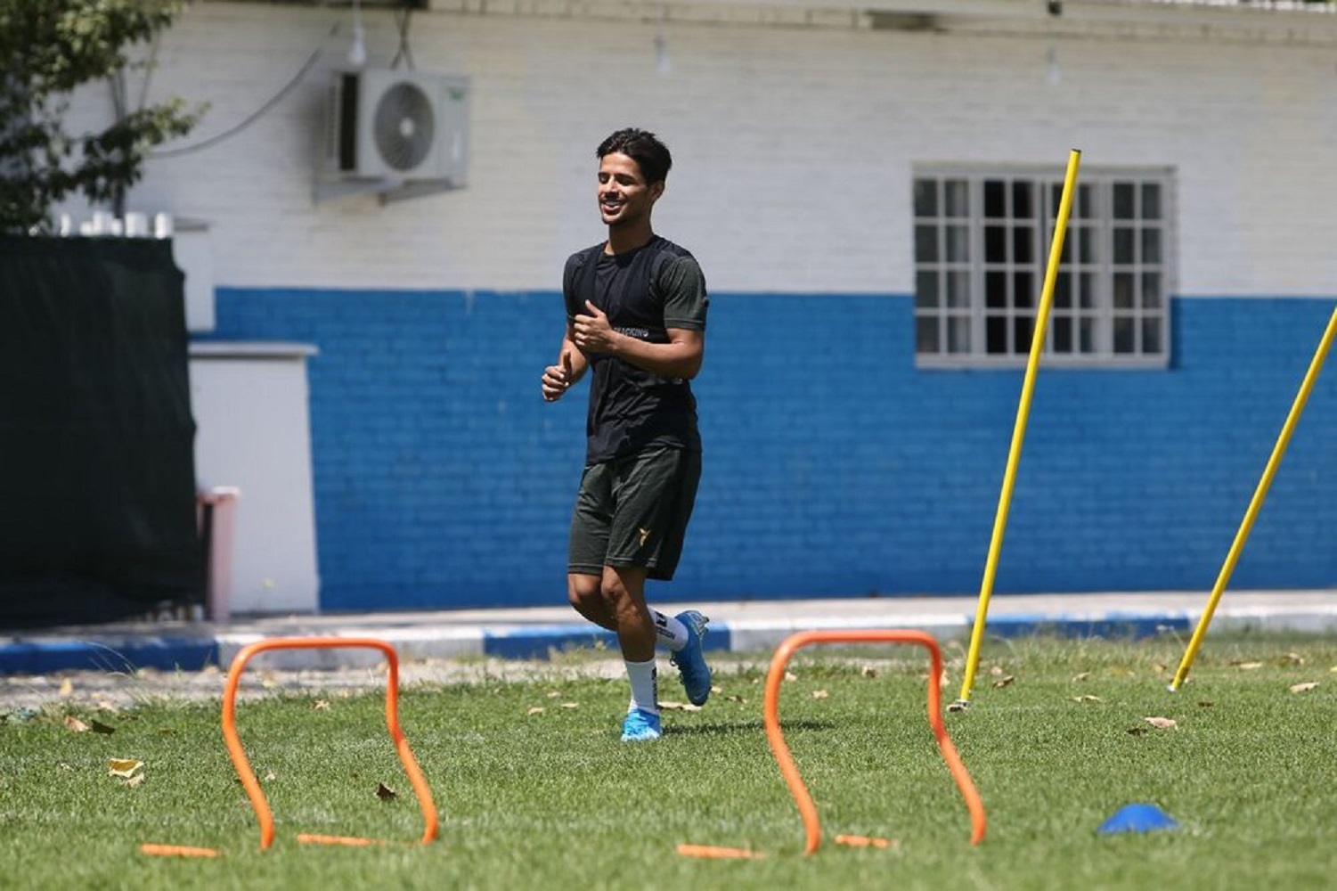 قایدی همان اعجوبه بود نمی‌دانم چرا از «آمانوف» استفاده نمی‌شود