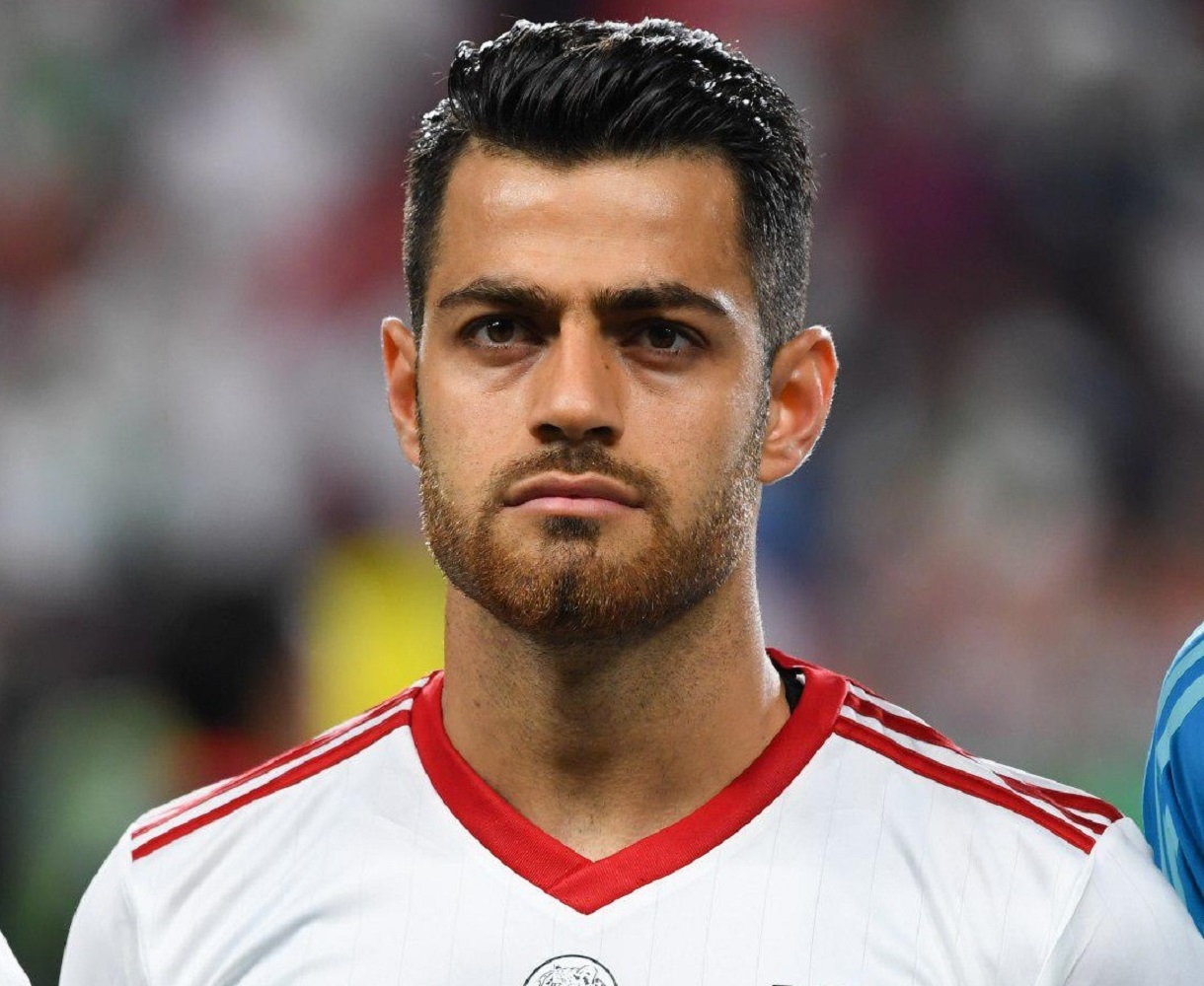 پورعلی گنجی با پیراهن بازیکنان معروف پرسپولیس بازی می کند