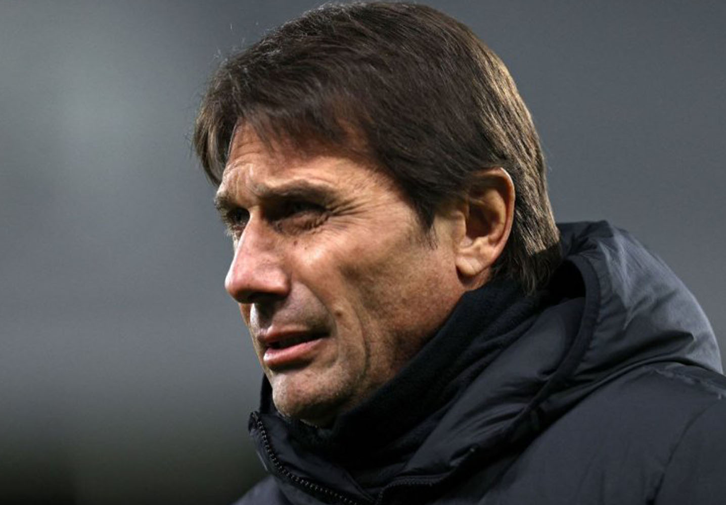 نتایج زنده مسابقات ورزشی آنتونیو کونته نزدیک به نیمکت ناپولی و دور از نیمکت میلان