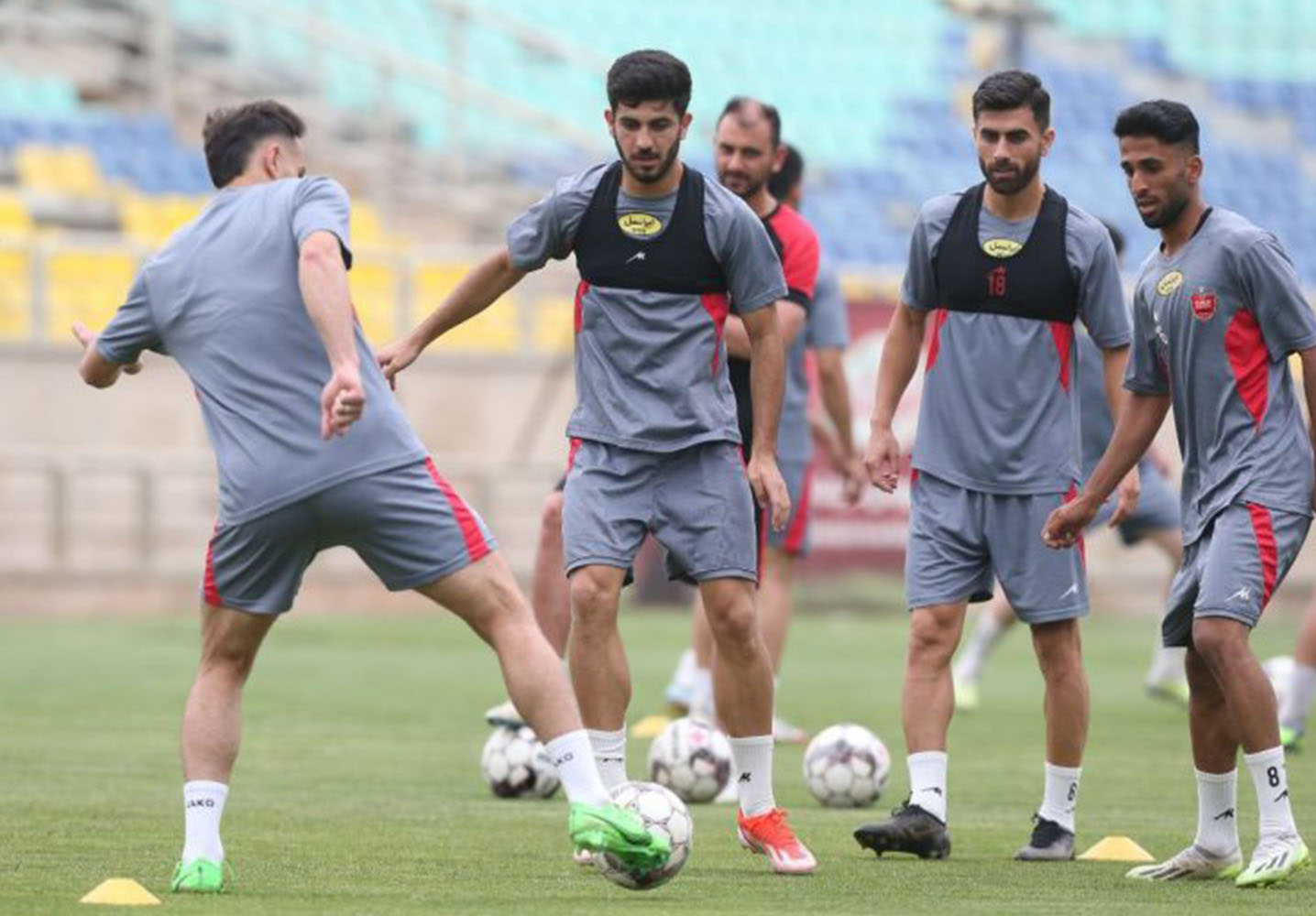 نتایج زنده مسابقات ورزشی تمرین یک ساعته پرسپولیس در هوای بهاری