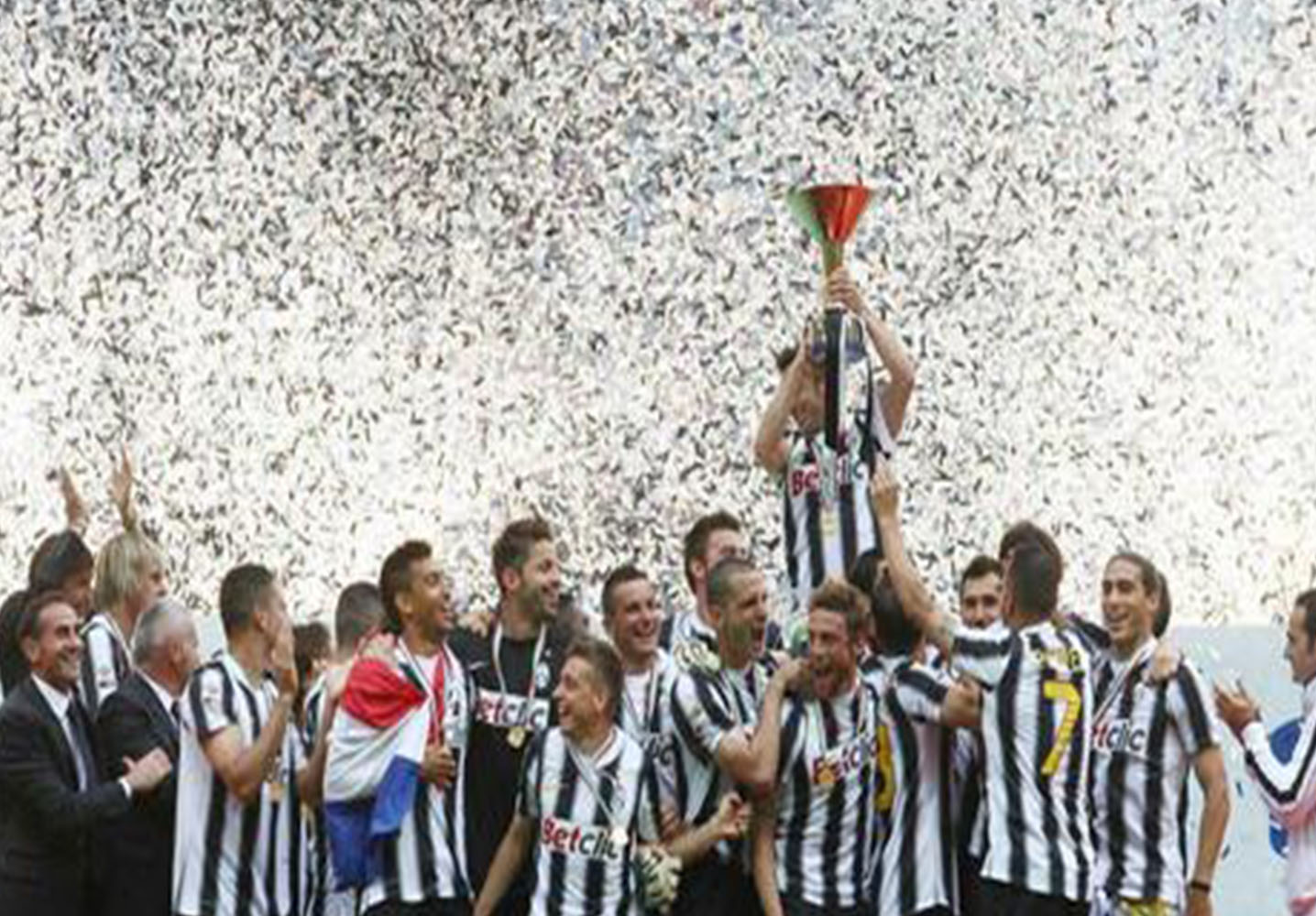 نتایج زنده مسابقات ورزشی سه تیم اروپایی که در قرن 21 بدون حتی یک باخت قهرمان لیگ شدند