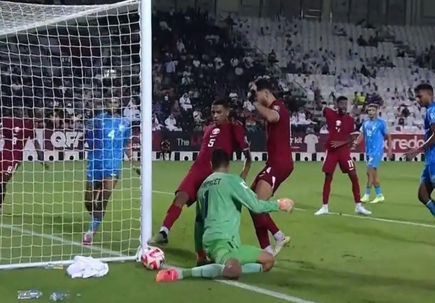 نتایج زنده مسابقات ورزشی اعتراض هندی ها به ناظر ایرانی AFC به خاطر گل جنجالی قطر - نتایج زنده مسابقات ورزشی نتایج زنده مسابقات ورزشی اعتراض هندی ها به ناظر ایرانی AFC به خاطر گل جنجالی قطر