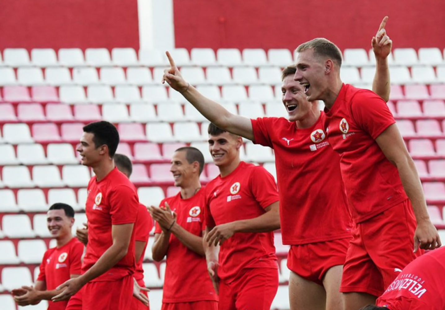 نتایج زنده مسابقات ورزشی عارف غلامی با لباس قرمز تمرین نمیکند - نتایج زنده مسابقات ورزشی نتایج زنده مسابقات ورزشی عارف غلامی با لباس قرمز تمرین نمیکند