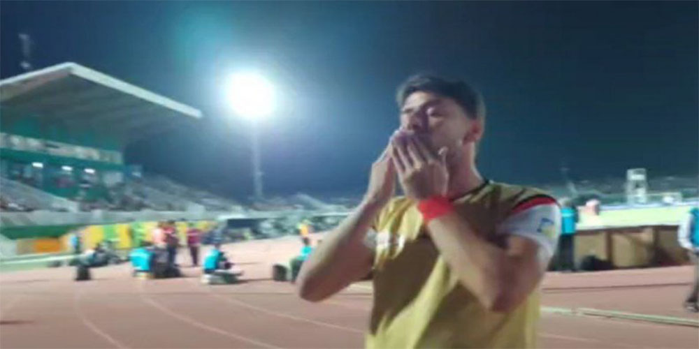 بوسه مهری به سکوهای پرسپولیسی قبل از واقعه!