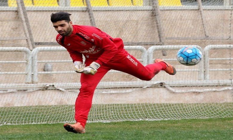 مهدی طارمی با دستکش دروازه‌بانی در پرسپولیس