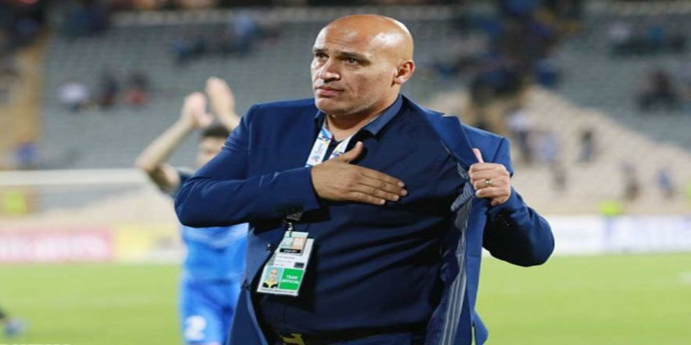 سرمربی سابق استقلال شال پهلوانی گرفت
