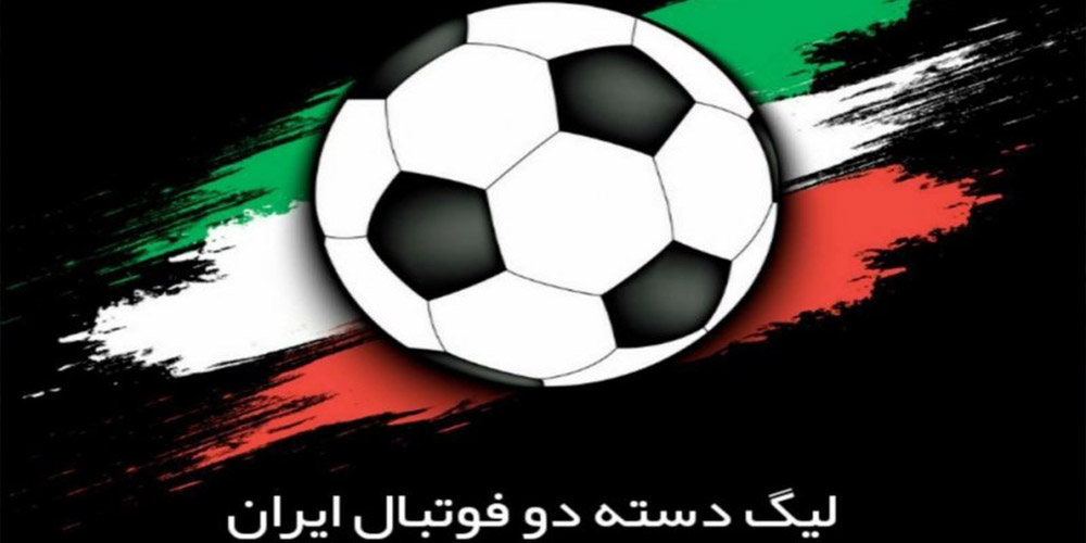 خط‌کشی زمین فوتبال در ایران با گچ و قلم‌مو!
