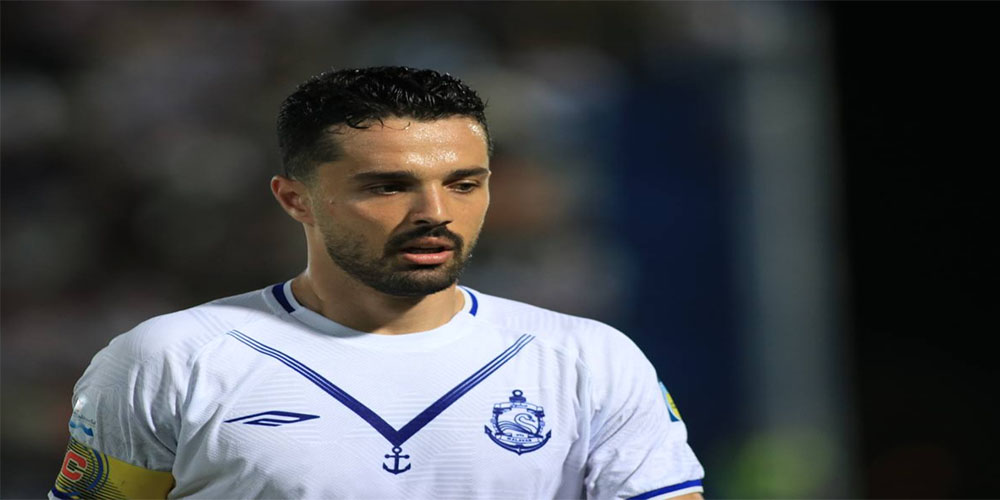 نورافکن بدون اجازه در اردوی تیم ملی