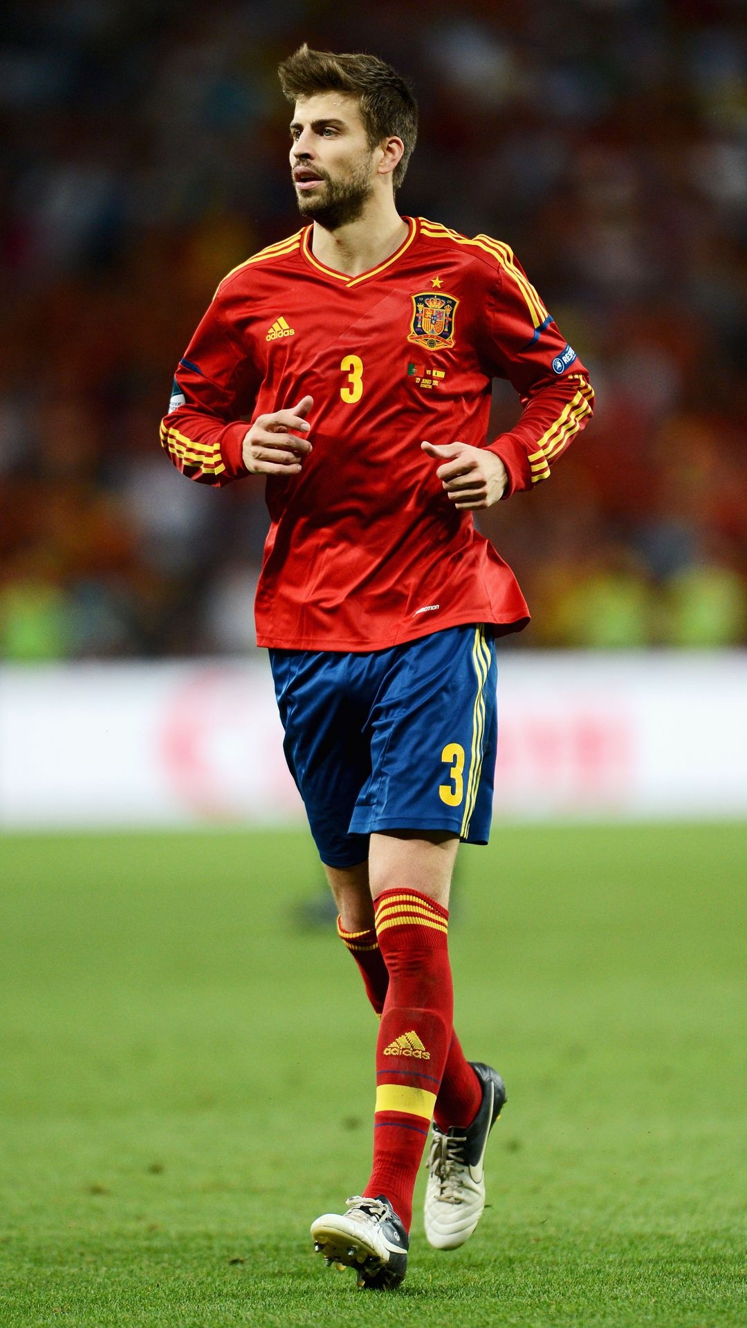 wallpaper for laptop Gerard Piqué