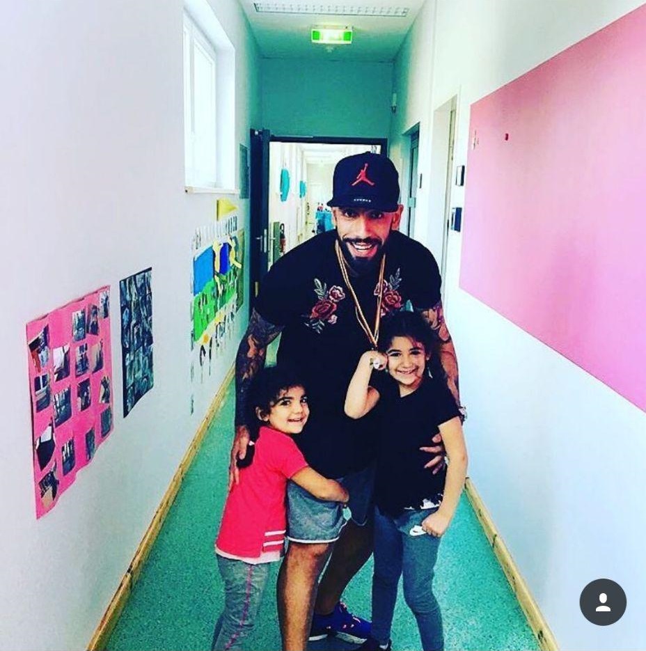 عکس اشکان دژاگه و فرزندانش