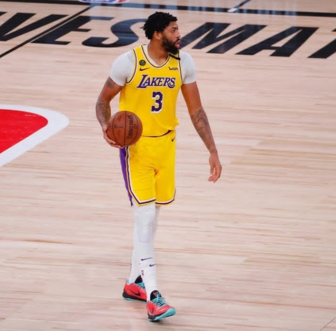 آنتونی دیویس و لس آنجلس لیکرز آنتونی دیویس و لس آنجلس لیکرز