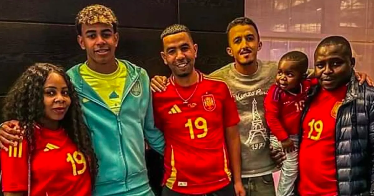 عکس خانوادگی لامین یامال عکس خانوادگی لامین یامال