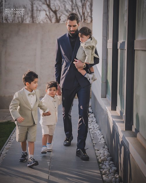 عکس سید محمد موسوی و فرزندانش