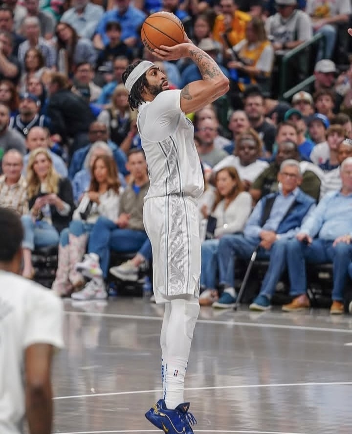 دستمزد آنتونی دیویس دستمزد آنتونی دیویس