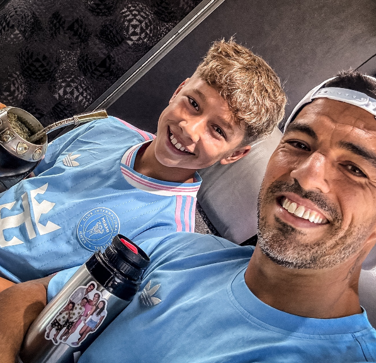 Luis Suarez wallpaper for phone