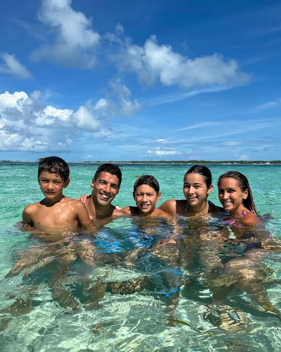 عکس لوییز سوارز و فرزندانش