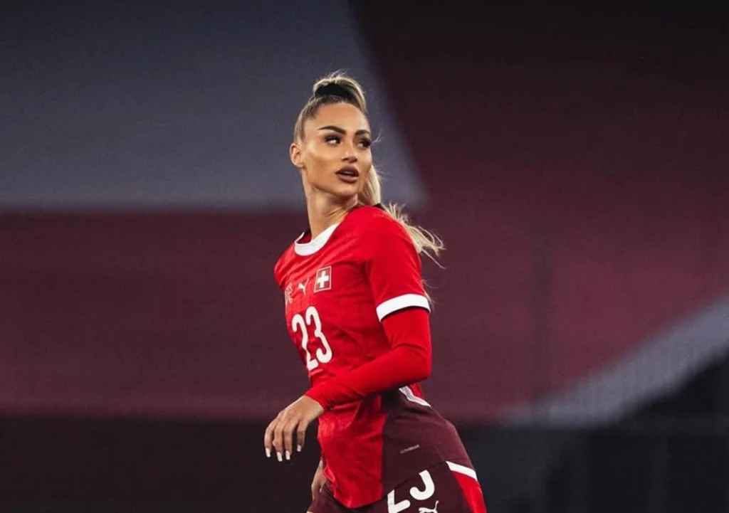 آلیسا ناهر بهترین بازیکن فوتبال آمریکا آلیسا ناهر بهترین بازیکن فوتبال آمریکا