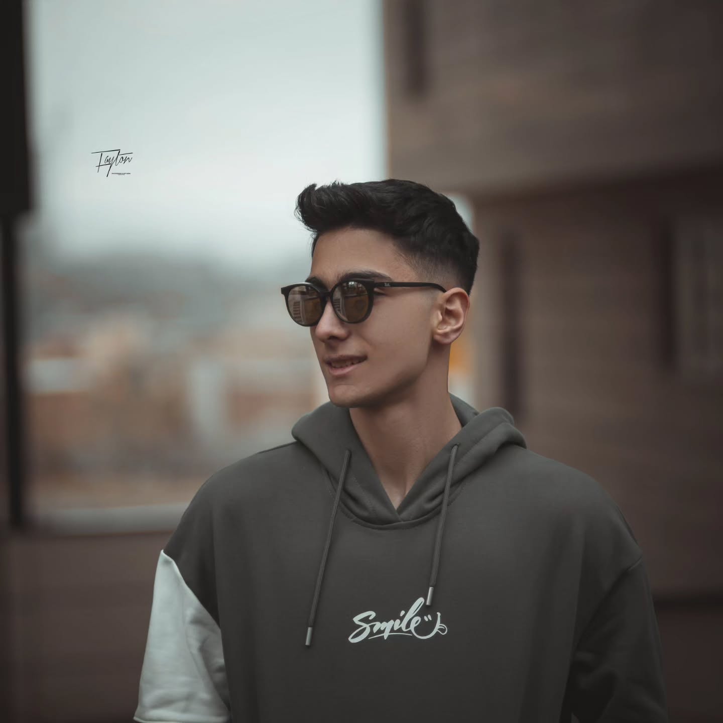 والپیپر پویا آریاخواه والپیپر پویا آریاخواه