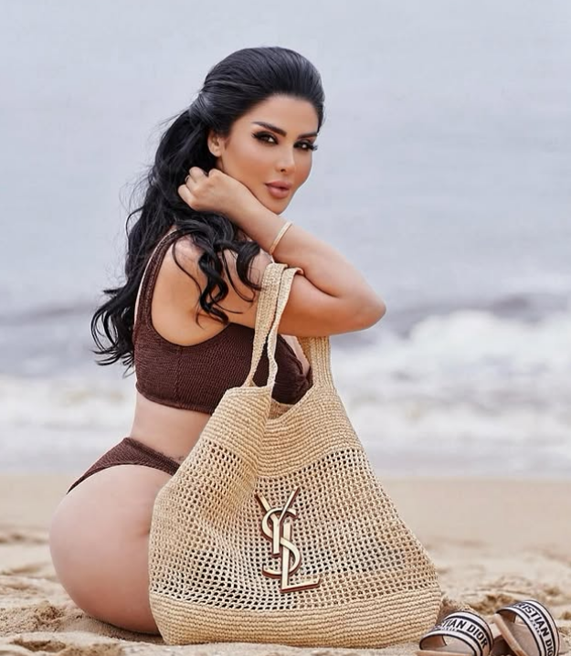 دنیا جهانبخت کون دنیا جهانبخت کون