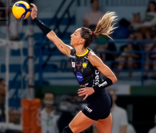 والیبالیست کارول گاتاز عکس