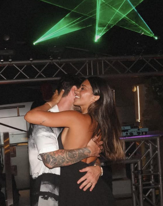 عکس های سکسی از مسی و همسرش عکس های سکسی از مسی و همسرش