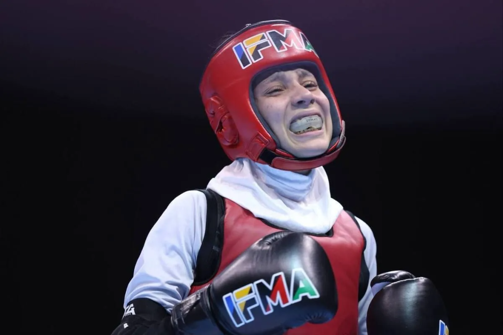 باران جانی قهرمان نوجوان موی‌تای ایران