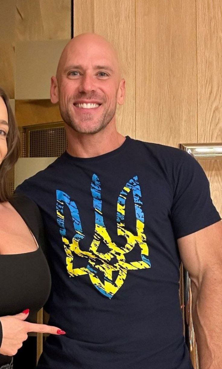 عکس لخت جانی سینز عکس لخت جانی سینز