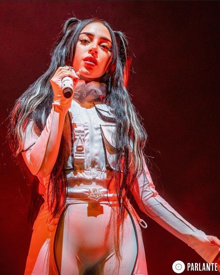 والپیپر نیکی نیکول