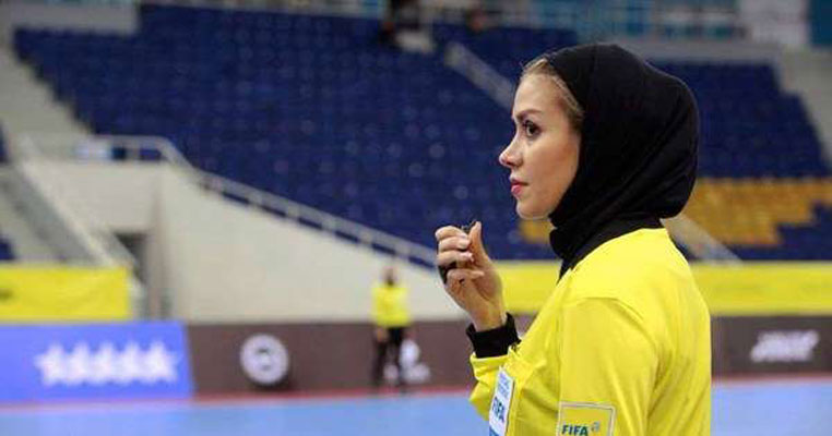 زری فتحی خوشگل ترین داور فوتسال ایران زری فتحی خوشگل ترین داور فوتسال ایران