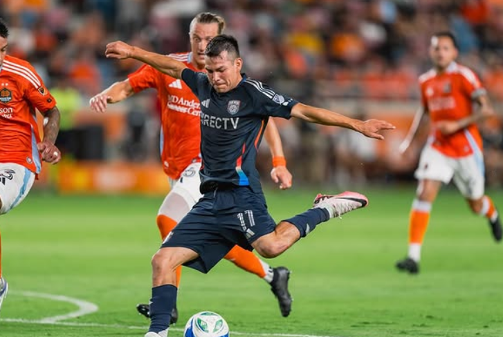 هیروینگ لوزانو فوتبالیست هیروینگ لوزانو فوتبالیست