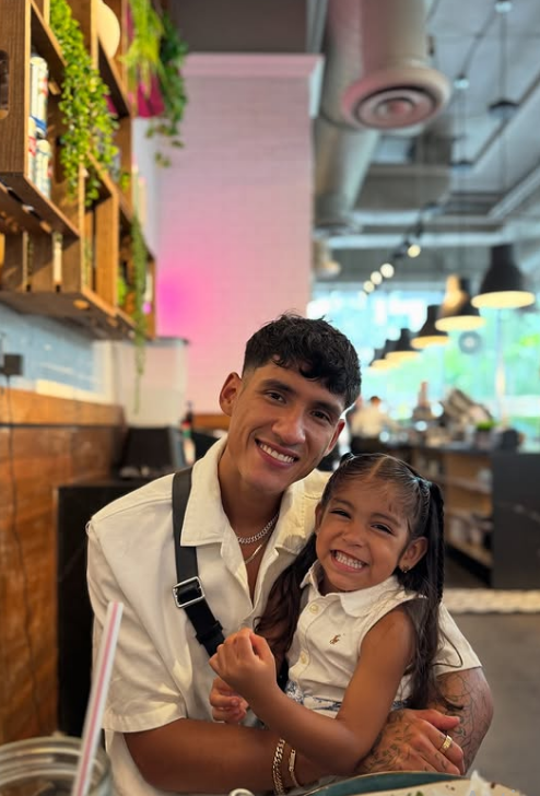 اوریل آنتونا عکس اوریل آنتونا عکس