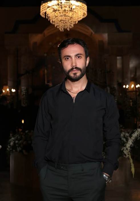 امید موذنی کیست