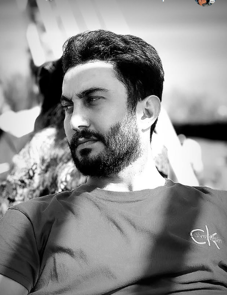 امید موذنی چند سال دارد