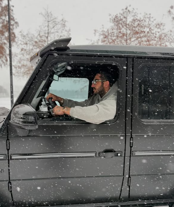 آیسان اسلامی با موی فر عکس